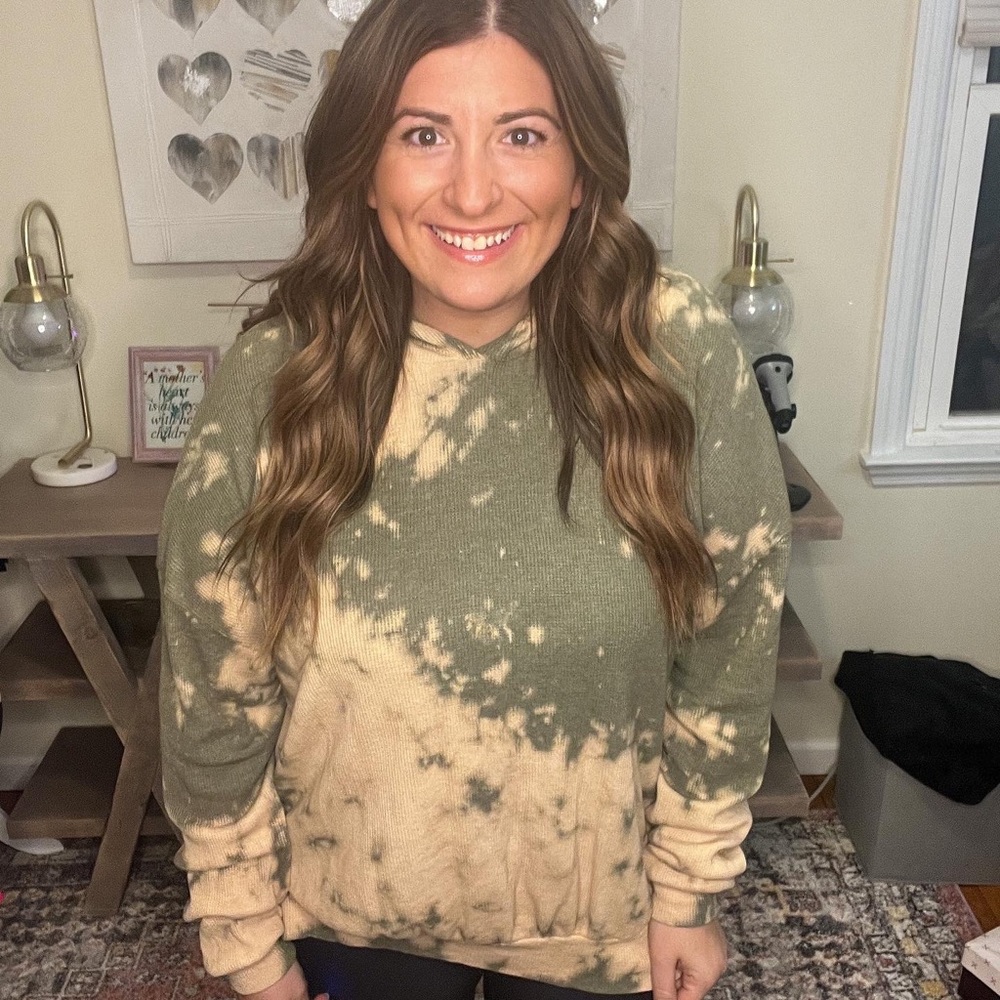 OLIVE ACID WASH PULLOVER